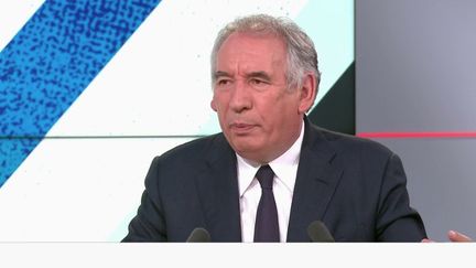 Dimanche en politique : François Bayrou soutient la réforme des retraites (FRANCE 3)