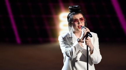 La chanteuse Hoshi, lors des 37e Victoires de la musique, le 11 février 2022. (BERTRAND GUAY / AFP)