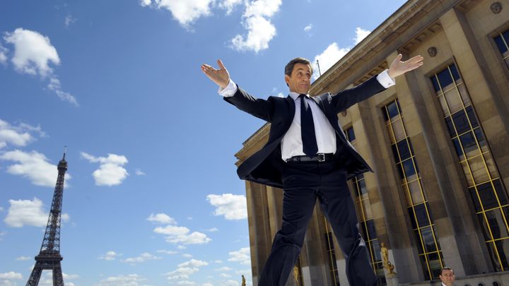 Nicolas Sarkozy sur la place du Trocad&eacute;ro &agrave; Paris le 1er mai 2012. (PHILIPPE WOJAZER / POOL)