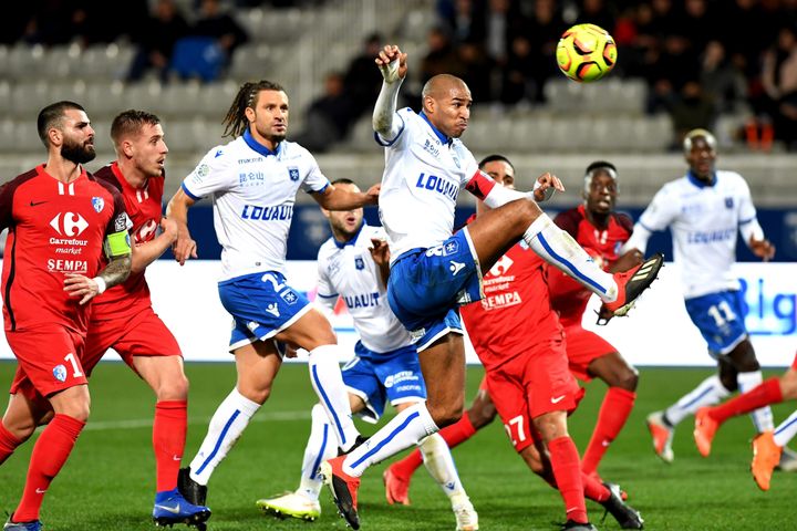 L'Auxerrois Jordan Adeoti à l'attaque... (J?R?MIE FULLERINGER / MAXPPP)