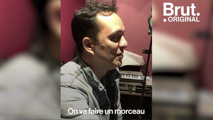 Il est la sensation de la pop électro française... Malik Djoudi a composé pour Brut un morceau inédit. Et voilà comment ça s'est passé en studio.