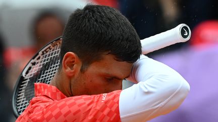 Novak Djokovic en quart de finale du Masters 1000 de Rome, le 17 mai 2023. (FILIPPO MONTEFORTE / AFP)