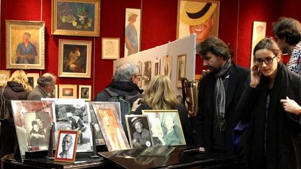 Exposition de la collection Maurice Chevalier à l'Hôtel Drouot en décembre 2013
 (PHOTOPQR/LE PARISIEN)