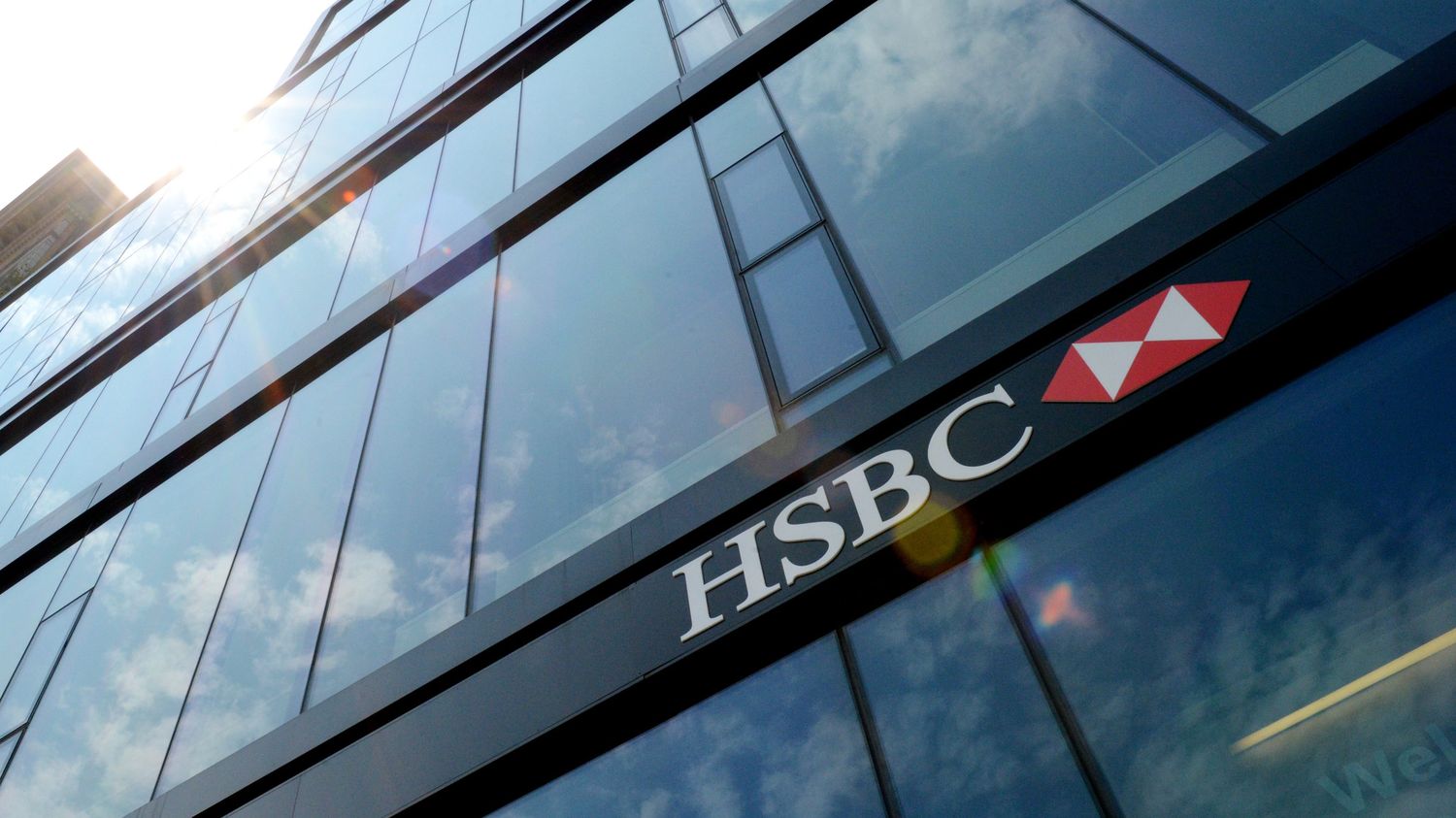 Hsbc uk. Эйч-ЭС-би-си банк. HSBC банк. Британский банк HSBC. HSBC Bank Armenia.