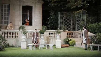 Le décor du "Jeu de l'amour et du hasard" au Théâtre de la Porte Saint-Martin à Paris (PASCAL VICTOR)