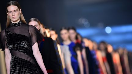 Christopher Kane ah 2015-16, à la London Fashion Week 
 (BEN STANSALL / AFP)