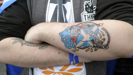 YES - Un pro-ind&eacute;pendance affiche ses tatouages partisans lors d'une manifestation &agrave; Glasgow&nbsp;(Ecosse), le 14 septembre 2014. (ANDY BUCHANAN / AFP)