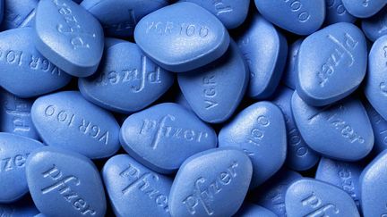 Actuellement, une bo&icirc;te de quatre comprim&eacute;s de Viagra est vendue autour de 70 euros en pharmacie. ( AFP )