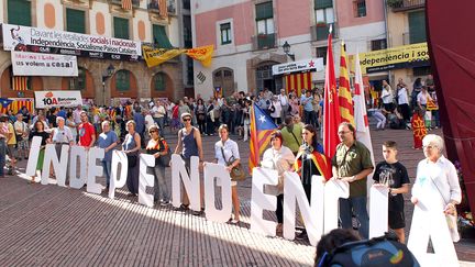 Des manifestants expriment leur soutien &agrave; une ind&eacute;pendance de la Catalogne, le 11 septembre 2010 &agrave; Barcelone (Espagne). (XAVIER BERTRAL / MAXPPP)