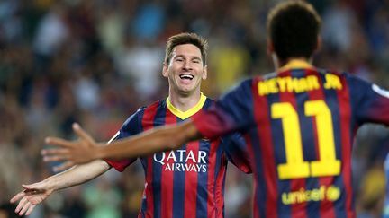 Lionel Messi célèbre après avoir marqué contre la Real Sociedad le 24 septembre 2013,&nbsp;après une passe décisive de Neymar. (MANUEL BLONDEAU / AOP PRESS / AFP)