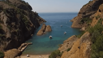 La calanque de Figuerolles impose sa singularité