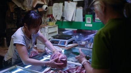 Viande de porc dans une boucherie à Pékin, le 17 juin 2024. (PEDRO PARDO / AFP)