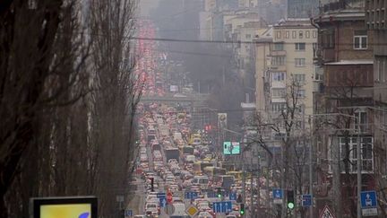 La journaliste Dorothée Olliéric a passé la matinée du jeudi 24 février à Kiev, avec des Ukrainiens. Dans quel état d'esprit se trouvent-ils, après avoir été réveillés dans la nuit par les tirs de missiles ?&nbsp;&nbsp; (FRANCE 3)