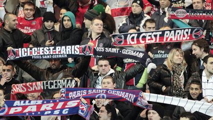 Des supporters parisiens lors d'un match contre le RC Lens, le 8 janvier 2011. (JACQUES DEMARTHON / AFP)