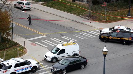 La police sécurise le&nbsp;campus de l'université de l'Ohio à Columbus, aux Etats-Unis, lundi 28 novembre 2016.&nbsp; (KIRK IRWIN / GETTY IMAGES NORTH AMERICA /AFP)