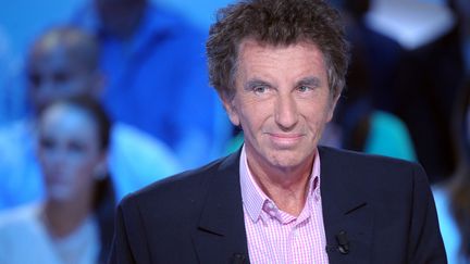 Le d&eacute;put&eacute; socialiste Jack Lang sur le plateau de l'&eacute;mission de Canal + Le Grand journal &agrave; Paris le 3 juin 2011. (BERTRAND LANGLOIS / AFP)