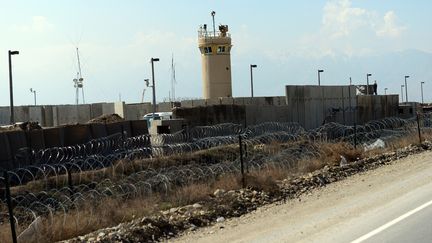 Vue ext&eacute;rieure de la prison de Bagram (Afghanistan), au nord de la capitale Kaboul, le 25 mars 2012. (MASSOUD HOSSAINI / AFP)