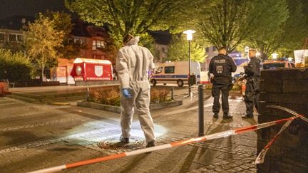 Des enquêteurs sont déployés après l'attaque au couteau à Solingen, dans l'ouest de l'Allemagne, le 23 août 2024. (THOMAS BANNEYER / DPA / AFP)