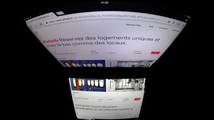 Une capture d'écran du site Airbnb, le 2 mars 2017, à Paris. (LIONEL BONAVENTURE / AFP)