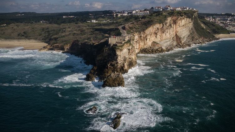 Portugal : la légende du surf Marcio Freire se tue sur le spot de Nazaré