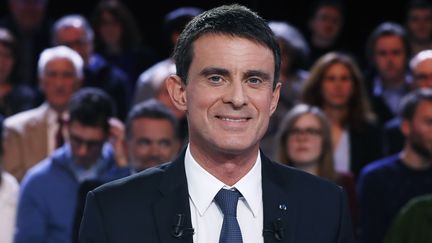 Manuel Valls dans les studios de France Télévisions pour "L'Émission politique" de France 2, le 5 janvier 2017 (PATRICK KOVARIK / AFP)