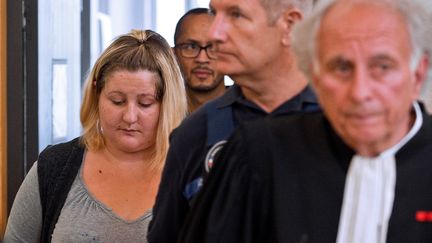 Cécile Bourgeon, mère de Fiona, au tribunal de Riom le 5 septembre. (THIERRY ZOCCOLAN / AFP)