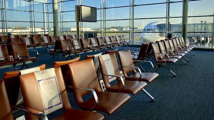 Une vue générale du Terminal 2 de l'aéroport&nbsp;de Roissy (Val d'Oise), le 11 novembre 2020. (JEAN-BAPTISTE LACROIX / FULL PICTURE AGENCY / AFP)