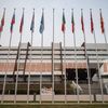 Le drapeau russe manquant devant le Conseil de l'Europe, à Strabourg (Bas-Rhin), le 16 mars 2022.&nbsp; (PATRICK HERTZOG / AFP)