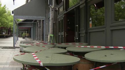 Déconfinement : les restaurants et cafés se préparent à la réouverture des terrasses (FRANCE 2)