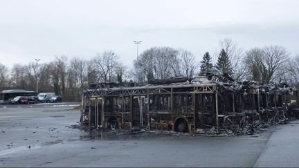 Sept bus à hydrogène se sont enflammés en pleine nuit ce jeudi 2 janvier 2025 à Danjoutin (Territoire de Belfort). Le feu a été maîtrisé et tout danger d'explosion est désormais écarté.