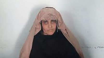 Sharbat Gula, sur une photographie diffusée par les autorités pakistanaises, le 26 octobre 2016. (HO / FIA / AFP)