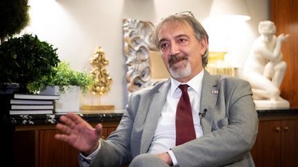 Le président de la Croix-Rouge, Francesco Rocca, le 3 décembre 2021 à Moscou (Russie). (NATALIA KOLESNIKOVA / AFP)