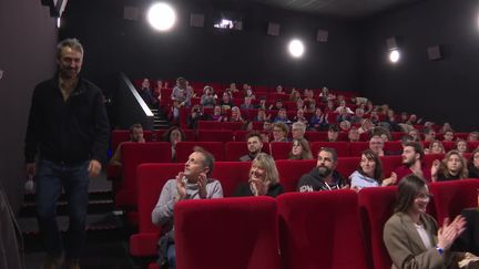 Martin Bourboulon, le réalisateur du film "Les Trois Mousquetaires" était présent aux côtés des acteurs principaux lors de l'avant-première. (France 3 Bretagne : Séverine Breton, Thierry Bouilly)