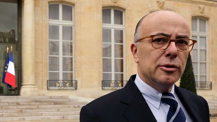 &nbsp; (Bernard Cazeneuve s'est exprimé ce matin dans la cour de Matignon © REUTERS | Philippe Wojazer)