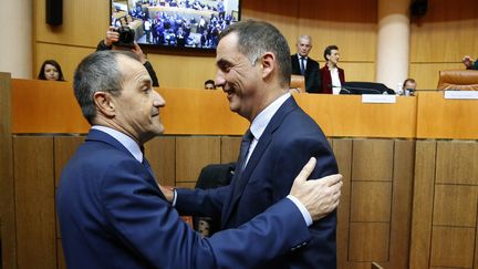 L'autonomiste Gilles Simeoni et l'indépendantiste Jean-Guy Talamoni à l'Assemblée&nbsp; de Corse à Ajaccio, le 2 janvier 2018. (PASCAL POCHARD-CASABIANCA / AFP)