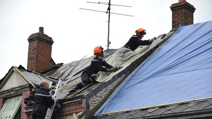 Intervention des pompiers apr&egrave;s un violent orage &agrave; Tivernon (Loiret), le 17 juin 2013. (BEDRUNES DANIEL / MAXPPP)