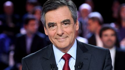 François Fillon sur le plateau de "L'Emission politique", sur France 2, le 27 octobre 2016. (ERIC FEFERBERG / AFP)