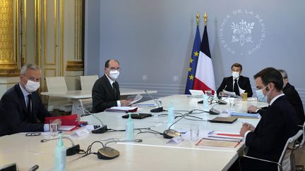 Un conseil de défense sanitaire à l'Elysée, le 12 novembre 2020. (THIBAULT CAMUS / AFP)