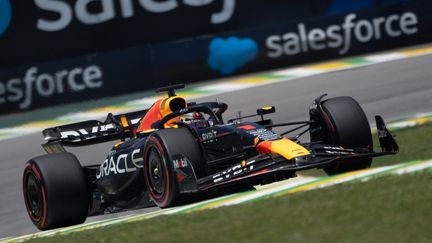 Max Verstappen lors des qualifications pour la course sprint du Grand Prix du Brésil, samedi 4 novembre 2023. (STRINGER / AFP)