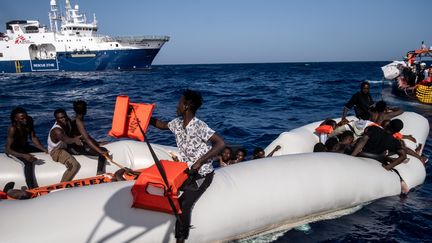 Des exilés en Méditerranée, secourus par Médecins sans frontières le 27 juin 2022 (MICHAEL BUNEL / LE PICTORIUM / MAXPPP)