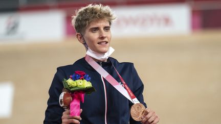 La&nbsp;première médaille&nbsp;française&nbsp;est venue du paracyclisme,&nbsp;premier sport pourvoyeur de médailles à Tokyo.&nbsp;Marie Patouillet, en bronze&nbsp;sur la poursuite individuelle (C5),&nbsp;a ouvert le compteur tricolore avant de remettre le couvert, une semaine plus tard, sur la course en ligne sur route. Une moisson bronzée pour l'athlète de 33 ans,&nbsp;qui participait à sa première olympiade.
 (CHARLY TRIBALLEAU / AFP)