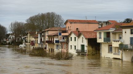 Des inondations à Peyrehorade (Landes), le 14 décembre 2019. (GAIZKA IROZ / AFP)