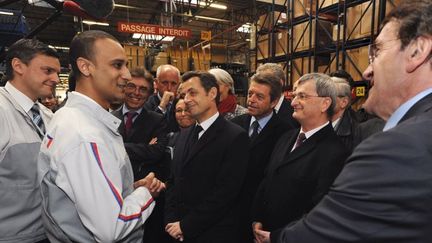 Le pr&eacute;sident Nicolas Sarkozy visite l'usine PSA de Vesoul (Haute-Sa&ocirc;ne), le 15 janvier 2009. (JEAN-LOUP CORNET / L'EST REPUBLICAIN)