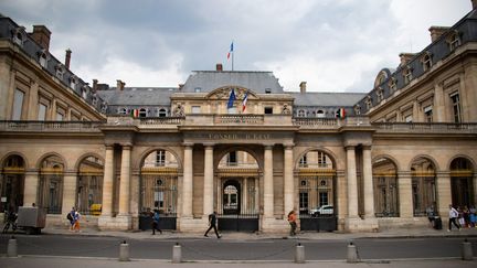 Le fronton du Conseil d'État, le 21 juin 2023 à Paris. (AFP)