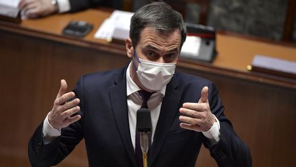 Le ministre de la Santé Olivier Véran à l'Assemblée nationale, à Paris (France) le 15 février 2022 (JULIEN DE ROSA / AFP)