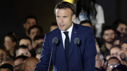 Face aux blocs du Rassemblement national et de&nbsp;La France insoumise, le président réélu Emmanuel Macron doit rassembler pour former une majorité à l’Assemblée&nbsp;nationale. (LUDOVIC MARIN / AFP)