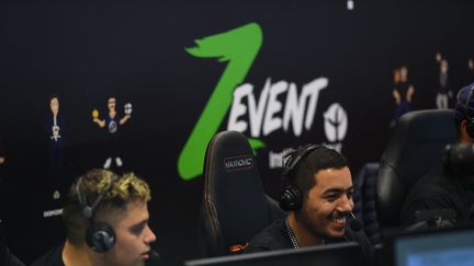 Deux streamers participent à une précédente édition du ZEvent, à Montpellier, le 20 septembre 2019. (SYLVAIN THOMAS / AFP)