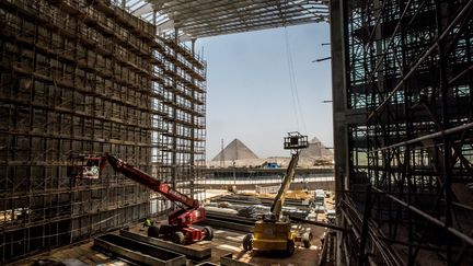 Le chantier du nouveau grand musée du Caire, près des pyramides de&nbsp;Gizeh, le 10 juin 2018. (KHALED DESOUKI / AFP)