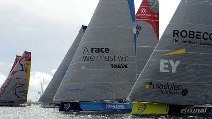 Les voiliers au départ de la Volvo Race 2014-2015 (JOSE JORDAN / AFP)