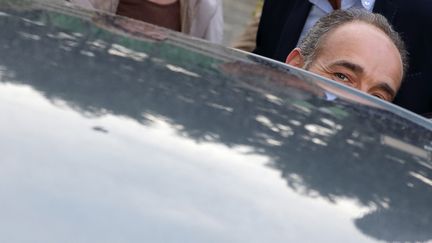 Jean-Fran&ccedil;ois Cop&eacute;, ancien pr&eacute;sident de l'UMP, quitte le si&egrave;ge de TF1 &agrave; Boulogne-Billancourt (Hauts-de-Seine), le 27 mai 2014. (? PHILIPPE WOJAZER / REUTERS / X00303)